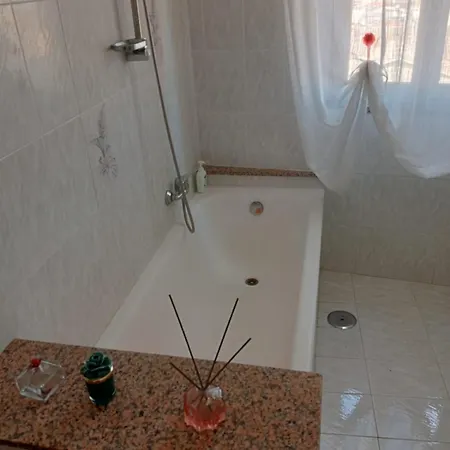 Gasthuis The Bridge - *